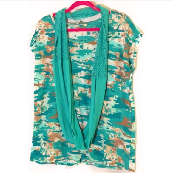 🎈3 for $10🎈 Flowy Camo Top w/Scarf ✨FINALPRICE✨ - Picture 1 of 8